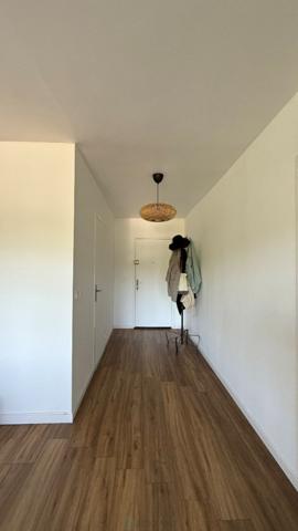 COUP DE CŒUR – Appartement 4 pièces entièrement rénové, lumineux, avec balcon et parking
