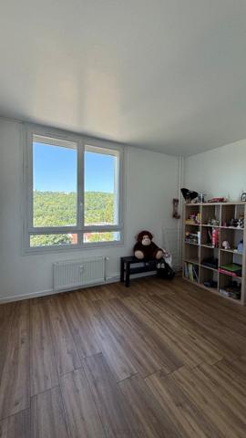 COUP DE CŒUR – Appartement 4 pièces entièrement rénové, lumineux, avec balcon et parking