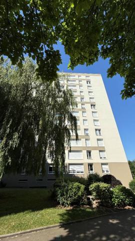 COUP DE CŒUR – Appartement 4 pièces entièrement rénové, lumineux, avec balcon et parking