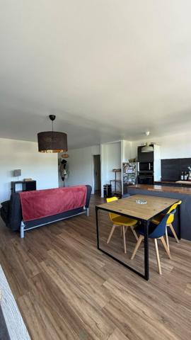 COUP DE CŒUR – Appartement 4 pièces entièrement rénové, lumineux, avec balcon et parking