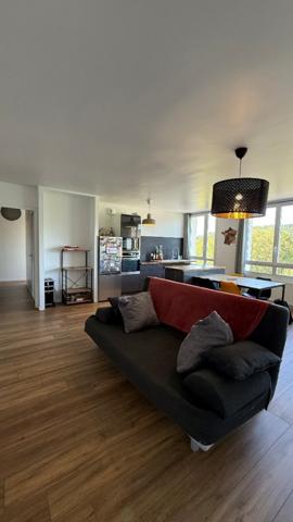 COUP DE CŒUR – Appartement 4 pièces entièrement rénové, lumineux, avec balcon et parking