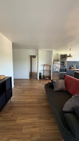 COUP DE CŒUR – Appartement 4 pièces entièrement rénové, lumineux, avec balcon et parking