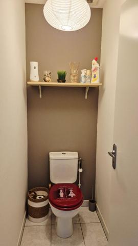 Maison de plain pied à Ternant avec une piscine privative pour résident