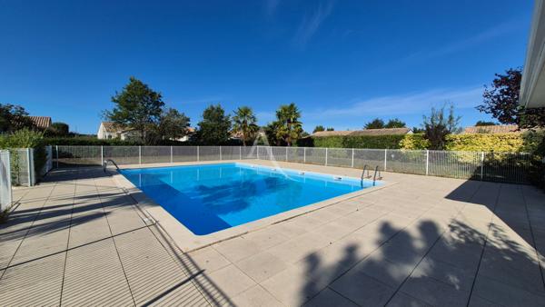 Maison de plain pied à Ternant avec une piscine privative pour résident