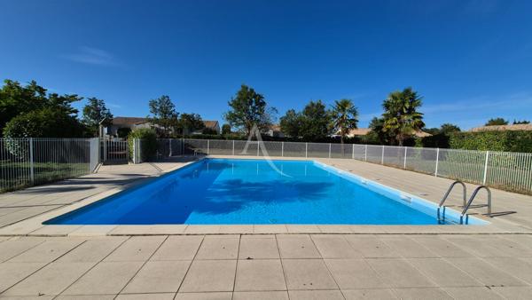 Maison de plain pied à Ternant avec une piscine privative pour résident
