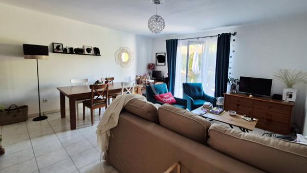 Maison de plain pied à Ternant avec une piscine privative pour résident