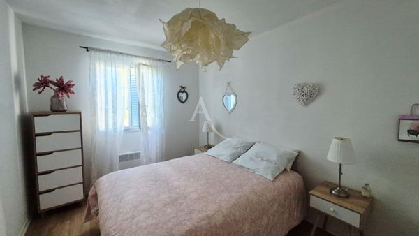 Maison de plain pied à Ternant avec une piscine privative pour résident