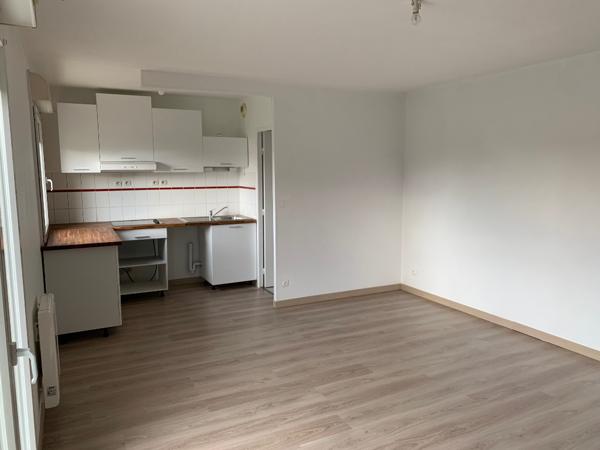 Toulouse Blagnac 31700 proche tramway appartement T2 refait à neuf de 46.19 m² - balcon et place de parking