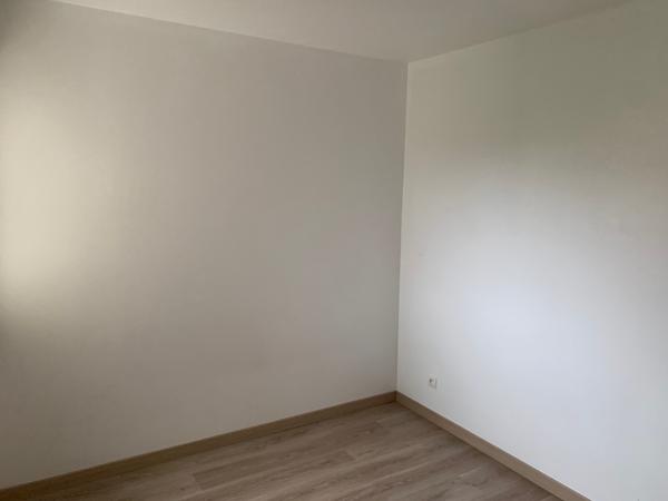 Toulouse Blagnac 31700 proche tramway appartement T2 refait à neuf de 46.19 m² - balcon et place de parking