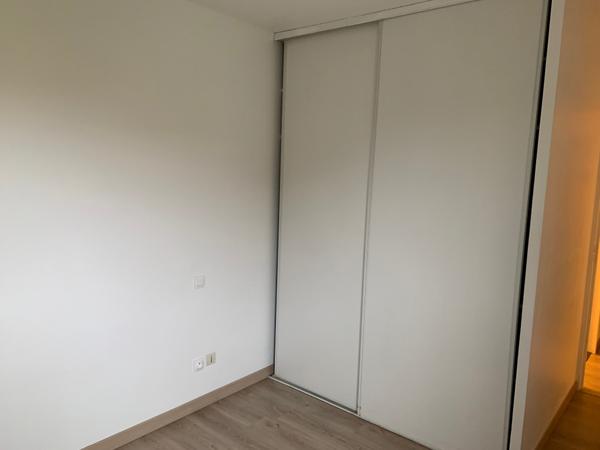 Toulouse Blagnac 31700 proche tramway appartement T2 refait à neuf de 46.19 m² - balcon et place de parking