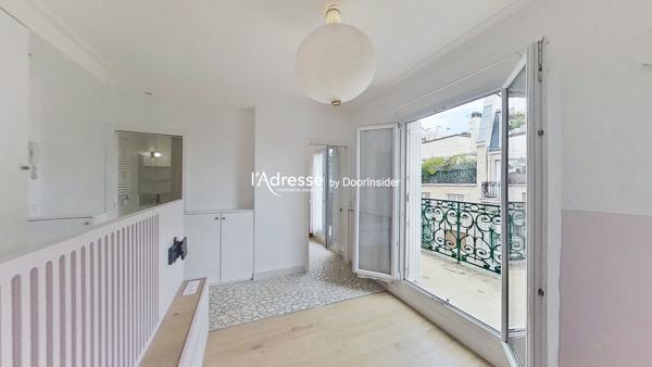 Studio de 22 m2 en étage élevé avec Balcon/Terrasse !