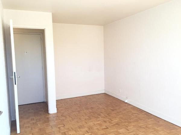 Saint-Maur Créteil - STUDIO 24.56 M² avec balcon et parking