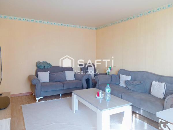 Bel appartement de 3 pièces avec 2 chambres, une cuisine,une salle de bains, un WC et un balcon.