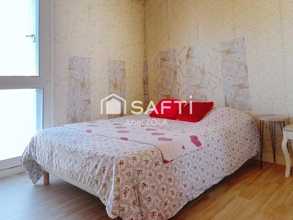 Bel appartement de 3 pièces avec 2 chambres, une cuisine,une salle de bains, un WC et un balcon.