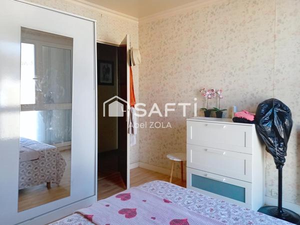 Bel appartement de 3 pièces avec 2 chambres, une cuisine,une salle de bains, un WC et un balcon.