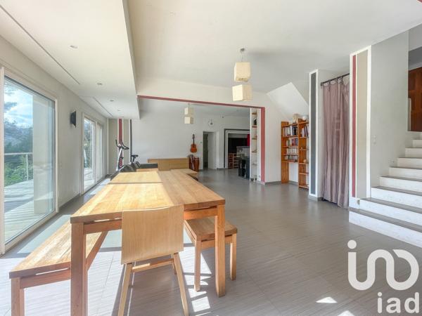 Maison 6 pièces de 169 m² à Contes (06390)