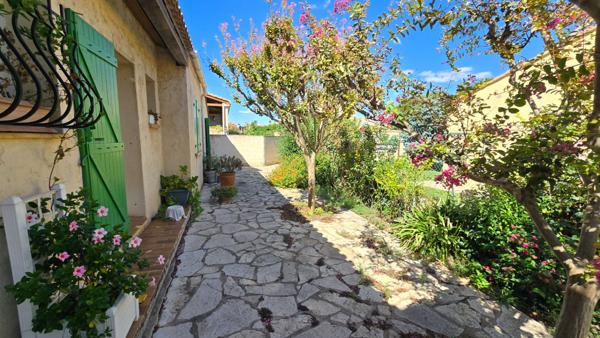 Marignane, Maison 6 pièces d'environ 133 m² sur une parcelle de 603 m² avec piscine.