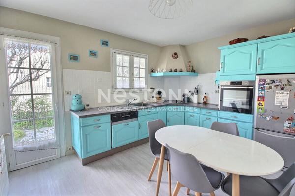 Marignane, Maison 6 pièces d'environ 133 m² sur une parcelle de 603 m² avec piscine.