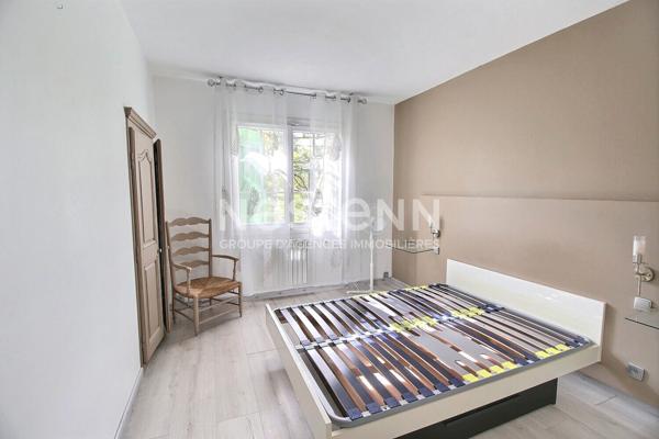 Marignane, Maison 6 pièces d'environ 133 m² sur une parcelle de 603 m² avec piscine.