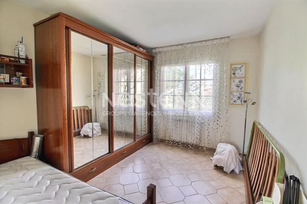 Marignane, Maison 6 pièces d'environ 133 m² sur une parcelle de 603 m² avec piscine.