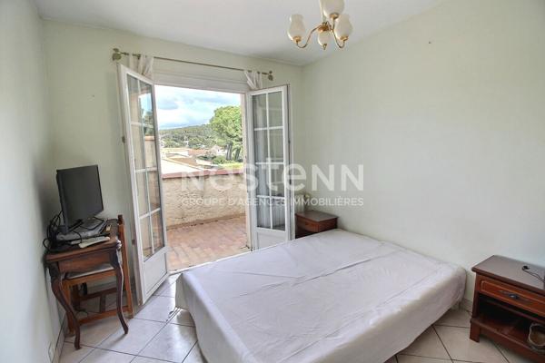 Marignane, Maison 6 pièces d'environ 133 m² sur une parcelle de 603 m² avec piscine.