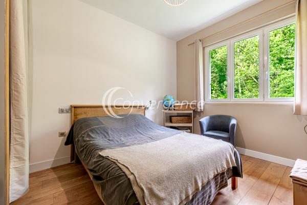 Maison
                                                                                                                                                                                                                                                                                                                        5 pièce(s)                                                                                                                                                                                                          3 chambre(s)                                                                                                                                                                                                          133  m²