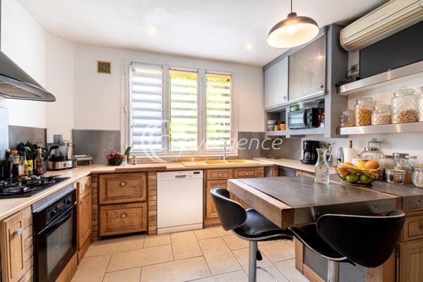 Maison
                                                                                                                                                                                                                                                                                                                        5 pièce(s)                                                                                                                                                                                                          3 chambre(s)                                                                                                                                                                                                          133  m²