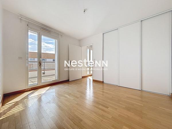 ISSY LES MOULINEAUX - FORT D'ISSY - Vente appartement 2 pièces de 47,90 m² avec un balcon de 16,70 m²