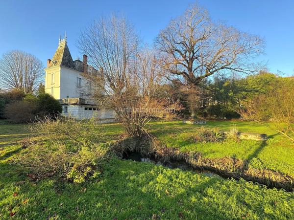 Vente Maison 8 pièces 261 m2 à Morestel