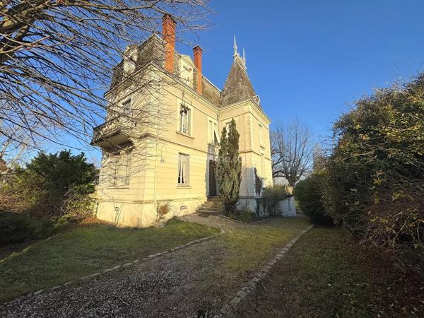 Vente Maison 8 pièces 261 m2 à Morestel