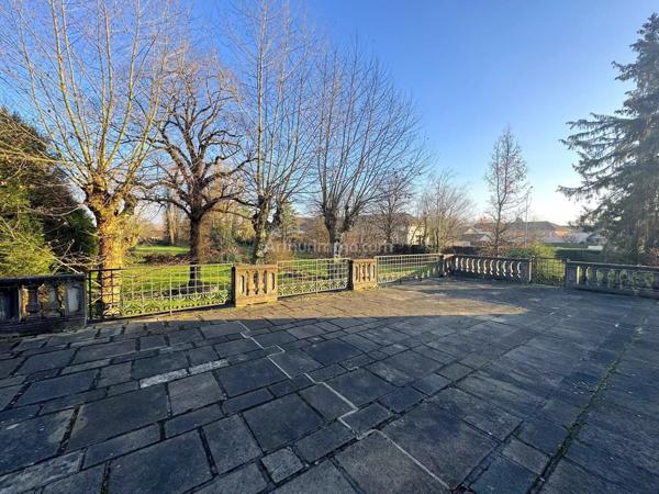 Vente Maison 8 pièces 261 m2 à Morestel