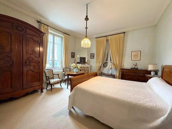 Vente Maison 8 pièces 261 m2 à Morestel