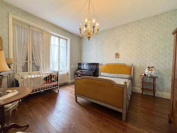 Vente Maison 8 pièces 261 m2 à Morestel