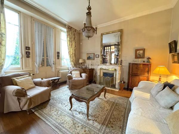 Vente Maison 8 pièces 261 m2 à Morestel