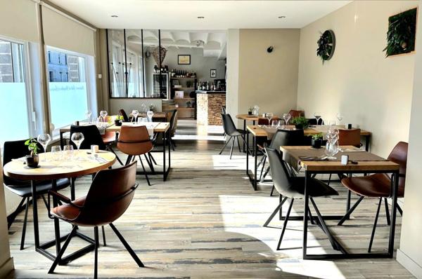 Magnifique fonds de commerce de restaurant semi-gastronomique avec Licence IV, secteur Valenciennois, à 15 km Orchies, 35 km de Lille