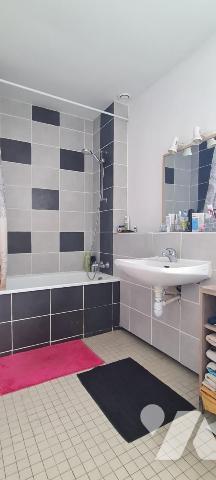 Maison d'habitation d'environ 116,50 m² avec grand séjour, trois chambres, jardin, garage, terrasse