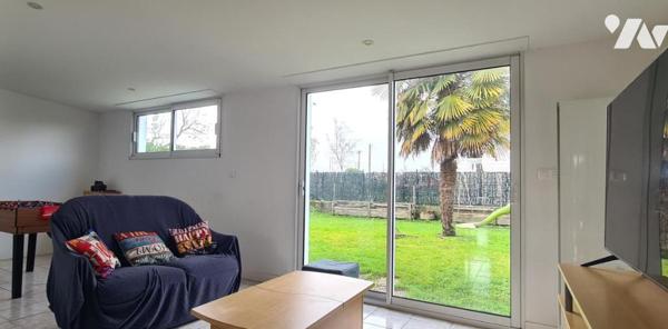 Maison d'habitation d'environ 116,50 m² avec grand séjour, trois chambres, jardin, garage, terrasse