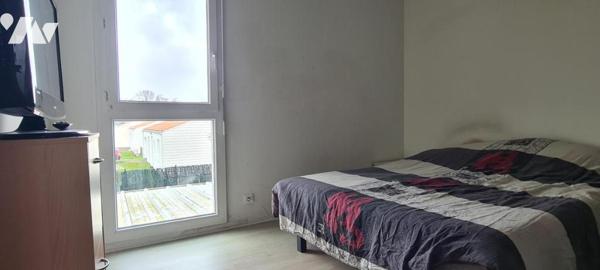 Maison d'habitation d'environ 116,50 m² avec grand séjour, trois chambres, jardin, garage, terrasse