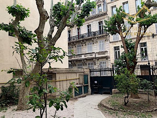 Marseille (13006) RARE : Local professionnel 170m2 avec extérieur - Préfecture Marseille 06ème