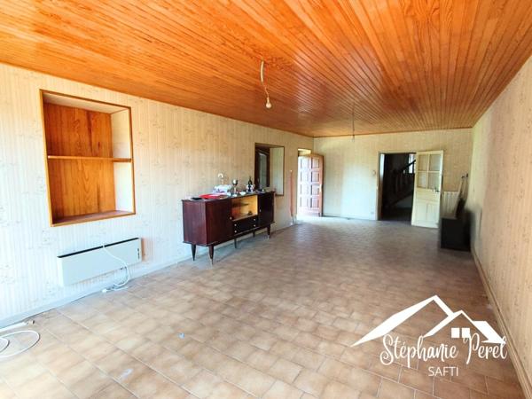 Beaux volumes, potentiel d’aménagement, grand terrain !