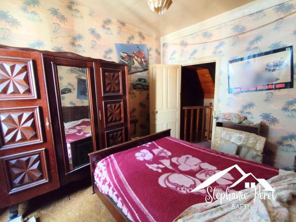 Beaux volumes, potentiel d’aménagement, grand terrain !