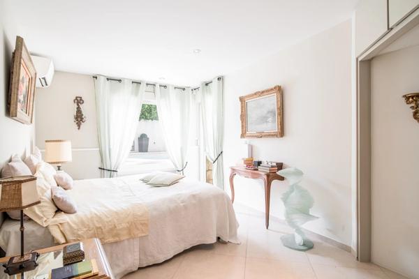 Villa d’exception située dans le prestigieux quartier de la Californie, au sein d’un domaine privé sécurisé et paysager