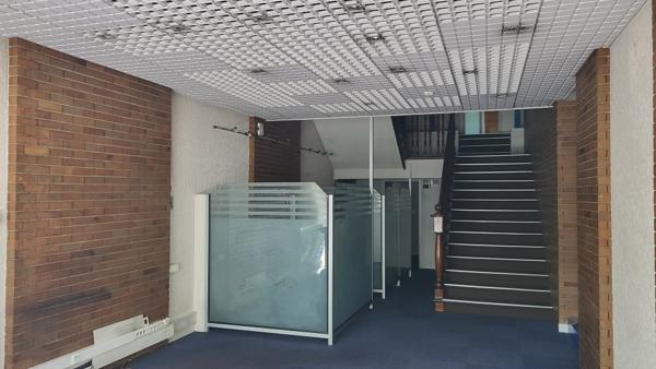 Local Commercial
         6 pièces
        - 148 m² 133 000 € *