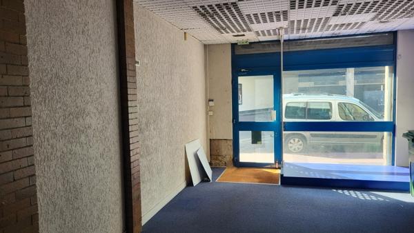 Local Commercial
         6 pièces
        - 148 m² 133 000 € *