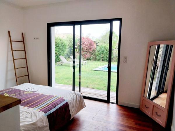 Maison avec garage, terrasse couverte et piscine