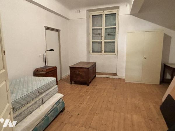 SAINT EGREVE - La Monta - Bâtisse de 1870 à rénover – 273 m² + combles, terrain de 2050 m²