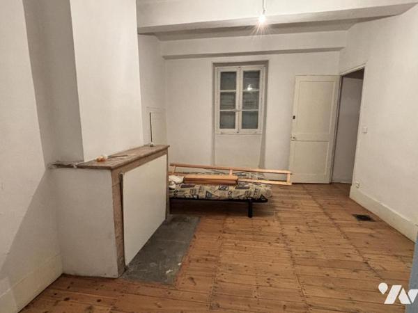 SAINT EGREVE - La Monta - Bâtisse de 1870 à rénover – 273 m² + combles, terrain de 2050 m²