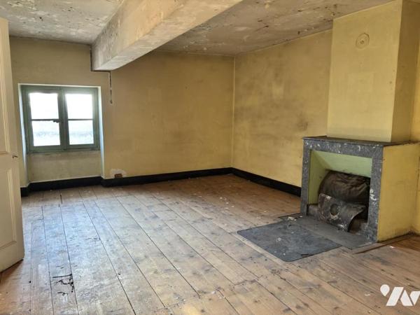 SAINT EGREVE - La Monta - Bâtisse de 1870 à rénover – 273 m² + combles, terrain de 2050 m²