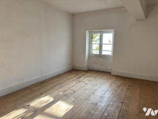 SAINT EGREVE - La Monta - Bâtisse de 1870 à rénover – 273 m² + combles, terrain de 2050 m²