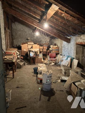 SAINT EGREVE - La Monta - Bâtisse de 1870 à rénover – 273 m² + combles, terrain de 2050 m²